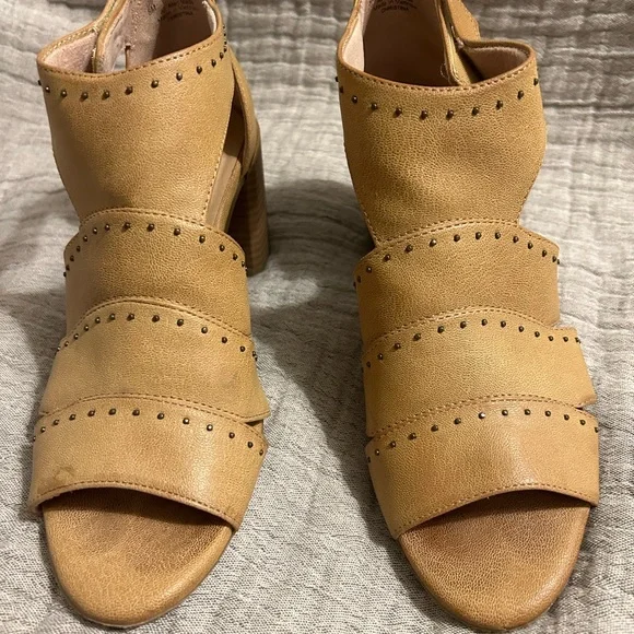 Naturalizer Soul shoes - Picture 2 of 9